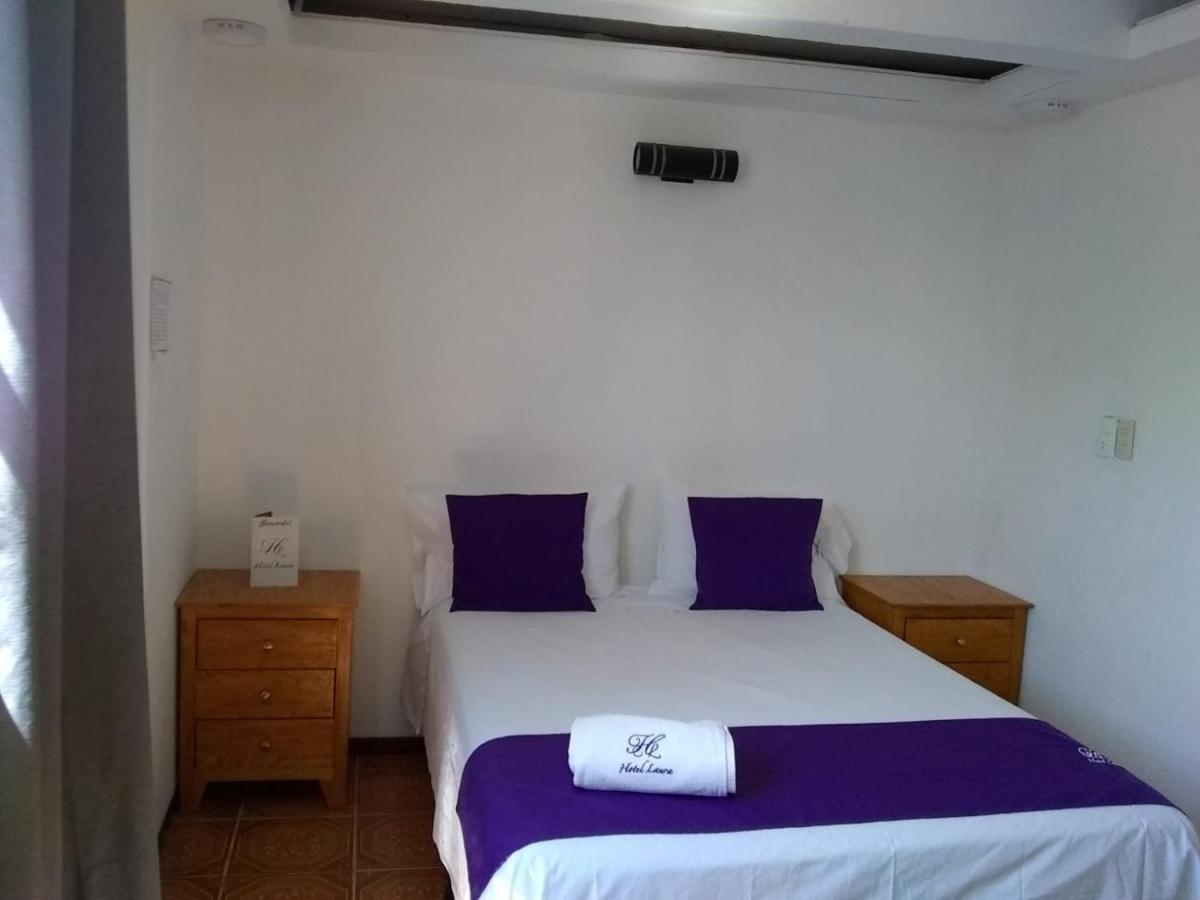 Hotel Posada Laura ซาน ฮวน เดล ริโอ ภายนอก รูปภาพ